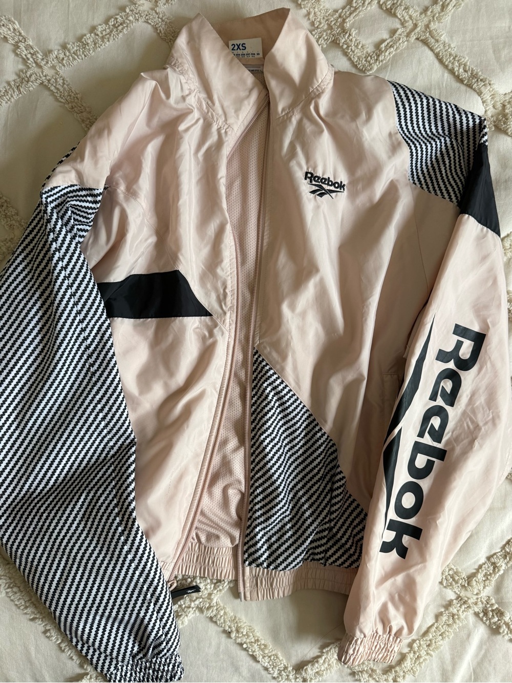 Reebok Women’s XXS 2XS Blush Pink Black Graphic Windbreaker Jacket